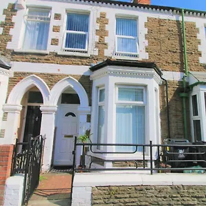 Three Bedroom Townhouse - Free Local Parking - By Promise Holiday home