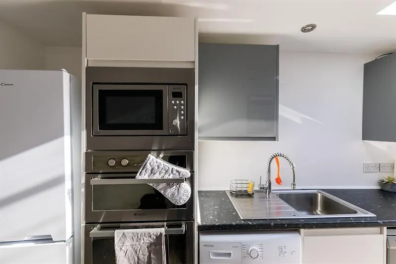 The Hollywood - Beautiful 3 Bedroom House Cardiff Holiday home
