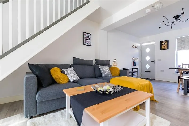 Holiday home The Hollywood - Beautiful 3 Bedroom House Cardiff